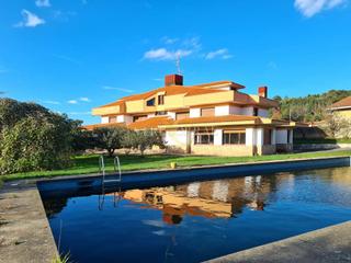 Casa  Camino caleya  del conde. Fantástico chalet con piscina en cabueñes.