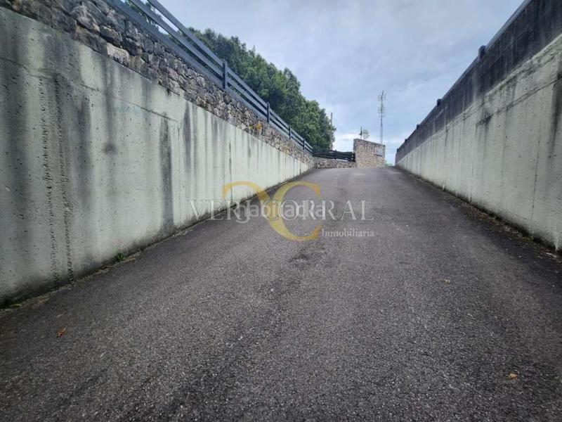 Foto a6f2cb97-5631-44cd-a55c-6948688dd635. Aparcament cotxe a Posada-Barro Llanes