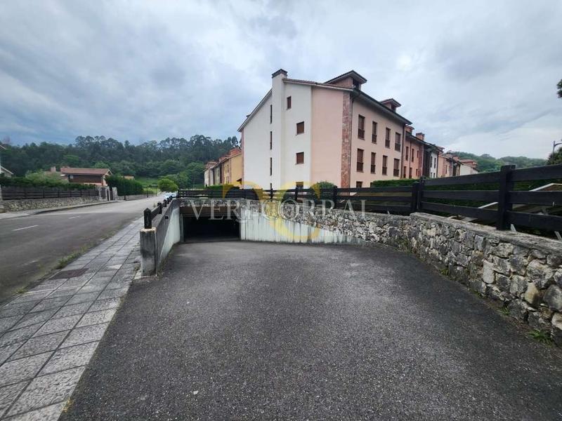 Foto dfbeeac4-fd07-48ef-b3f6-bfc4ef3163b8. Aparcament cotxe a Posada-Barro Llanes