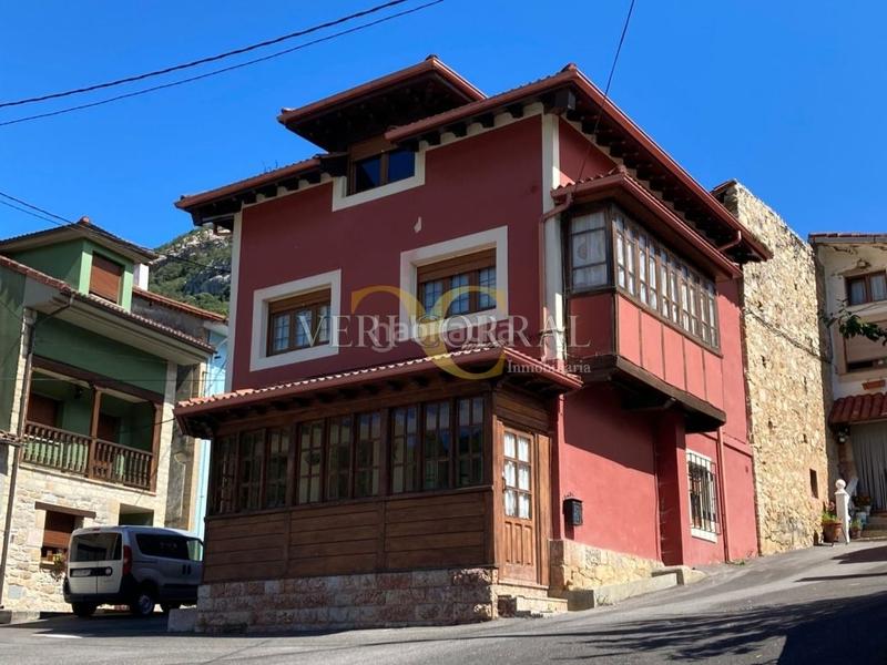 Foto d444cdba-41fb-4a29-b2a9-ed996600aa40. Casa vivienda unifamiliar con espectaculares vistas al picu urriellu. en Cabrales