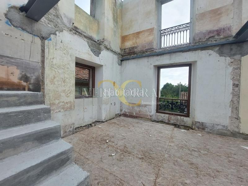 Foto 18e6ff07-cb76-47e1-a9fc-0b4f3f6a9bef. Casa gran casa en rehabilitación para apartamentos turísticos junto a la playa. en Llanes