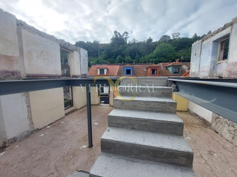 Foto d8dbe4cf-d0c8-4d93-966c-b7a303baef72. Casa gran casa en rehabilitación para apartamentos turísticos junto a la playa. en Llanes