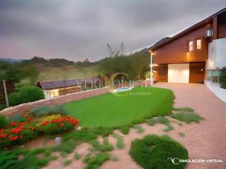 Casa  Vibañu. Cuadra con jardín con unas fantásticas vistas a la montaña.