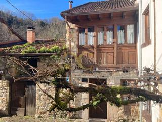 Maison  Besnes. Bonita casa de piedra en el concejo de peñamellera alta.