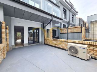 Piccolo appartamento  Calle de bazán. Bajo con terraza, apartamento de obra nueva.