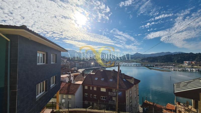 Foto ea7c1c28-21b3-43c7-afef-ccef10cdf784. Édifice dans Ribadesella