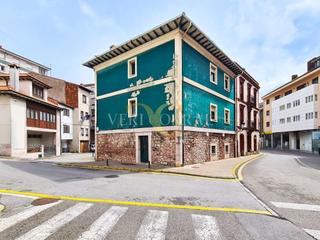 Casa  Calle río. Edificio en venta en candás, a 100 metros de la playa.