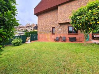 Casa adossada  Avenida de olivares. Chalet adosado en olivares listo para entrar a vivir.
