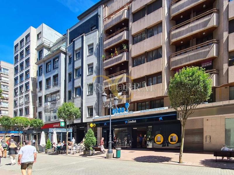 Foto cf3c1bae-bf7e-4687-ba3e-38fe094ae6e5. Piso  señorial en el centro . en Salesas - Foncalada - Campoamor Oviedo