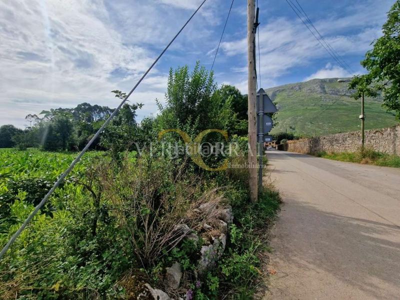 Foto 9ed826ea-c190-4dd0-a538-37567f625094. Terreno residencial gran parcela con dos partes edificables en el núcleo rural de lledías. en Llanes