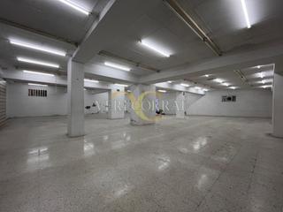 Local Comercial  Calle magdalena. Fantástico bajo comercial de 400m en el centro de villaviciosa.