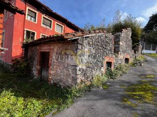 Casa  Berbes. Conjunto de edificaciones en el bonito pueblo de berbes.
