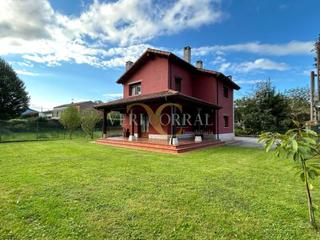 Xalet  La pereda. Magnífico chalet con jardín en la pereda, a 4 kilómetros de llan