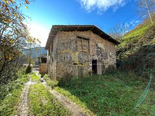 Casa  Riucaliente. Cuadra de piedra para reformar en el valle de ardisana, llanes.