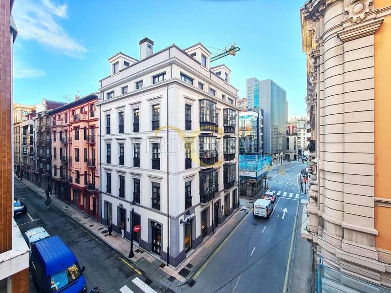 Foto 530dc393-7827-44f7-9cb4-a9a795bc9759. Piso  amplio totalmente reformado en el Centro. en Gijón