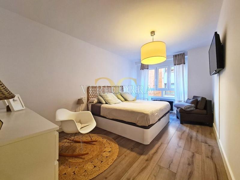 Foto 5d042b73-8558-4fbc-bd72-2eb971cef326. Piso  amplio totalmente reformado en el Centro. en Gijón