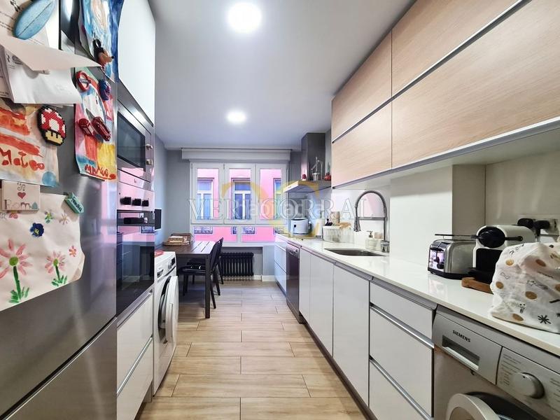 Foto 610d27f5-16fd-427b-ae5f-6e8a1e78e4ef. Piso  amplio totalmente reformado en el Centro. en Gijón