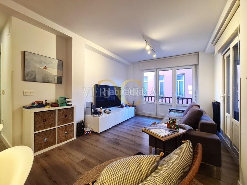 Foto 96b7948c-1828-4cf5-8b0d-88dc7bf6eb6f. Piso  amplio totalmente reformado en el Centro. en Gijón