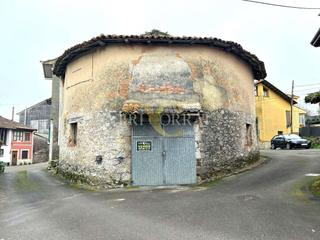 Casa  Porrúa. Cuadra para reformar en el centro de porrúa.