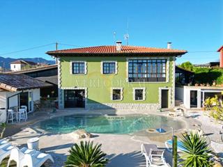Casa  Villanueva de pría. Exclusiva propiedad con piscina y vistas al mar.