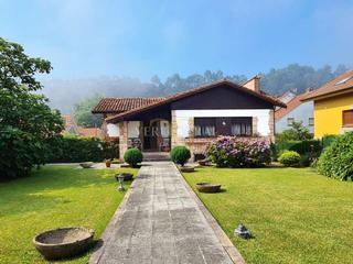 Casa  Calle de dionisio ruisánchez. Chalet junto a la playa con parcela de más de 1200m.