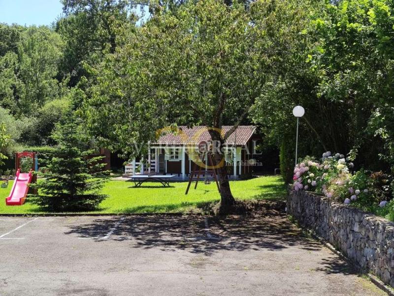 Foto 365dd694-3f1f-40fe-ba75-dedfa7fcf26d. Édifice dans Ribadesella