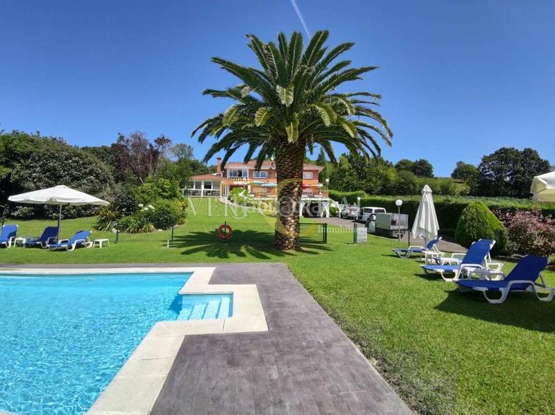 Foto 4fb6c1a4-7f0d-4a45-b6b8-523ec55f2a59. Édifice dans Ribadesella