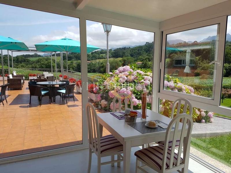 Foto 6adb1ce4-d741-4550-87a9-c65cc8d4e2a0. Édifice dans Ribadesella