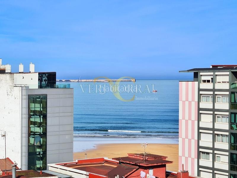Foto 72dcdb60-f6b4-4b86-92c0-809bd90f52c4. Piso exclusiva piso para reformar en La Arena. en Gijón