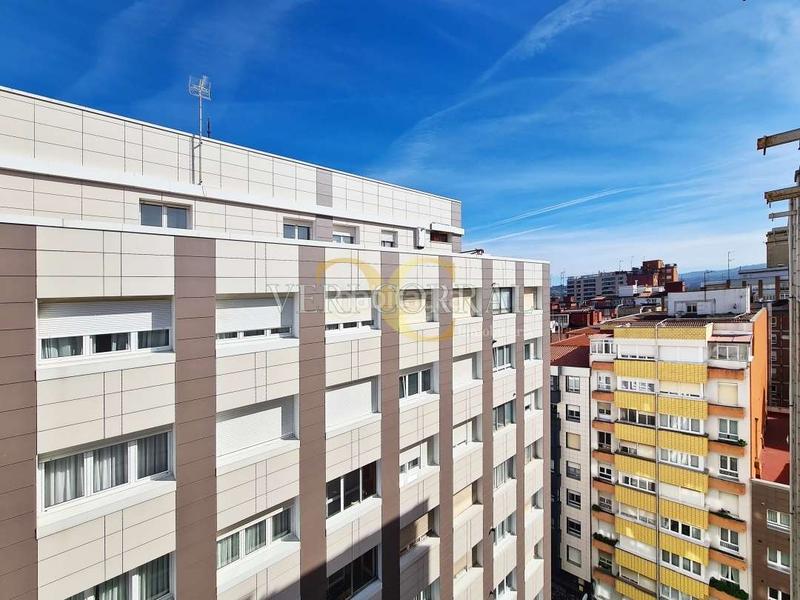 Foto 8b6c6d16-da64-4afc-bb87-fd3bc41f56ed. Piso exclusiva piso para reformar en La Arena. en Gijón