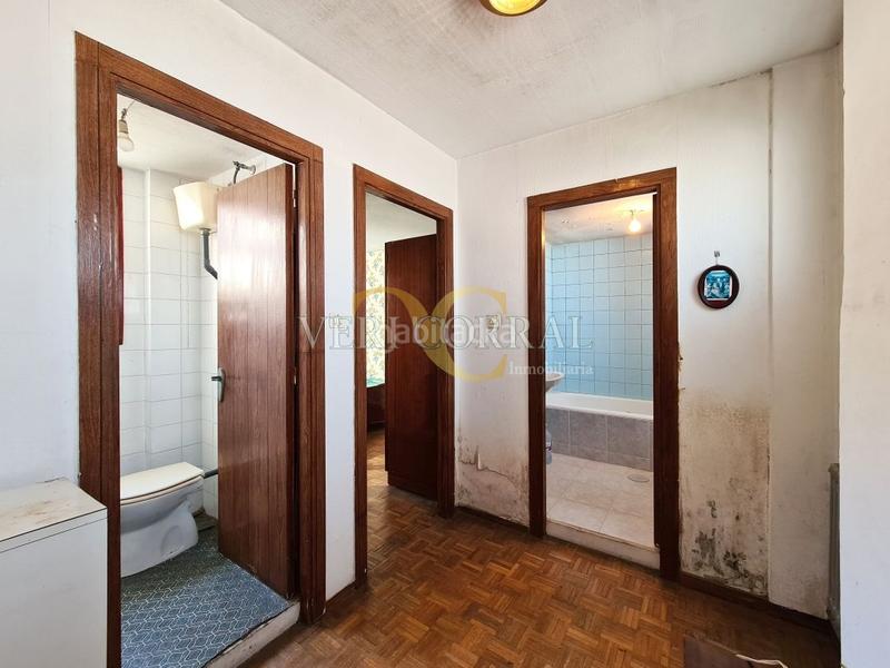 Foto c9bae5c5-649e-4de3-aed2-cf0c27695db6. Piso exclusiva piso para reformar en La Arena. en Gijón