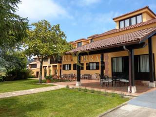 Edifici  El cereceu. Hotel rural en venta con piscina en el concejo de llanes.
