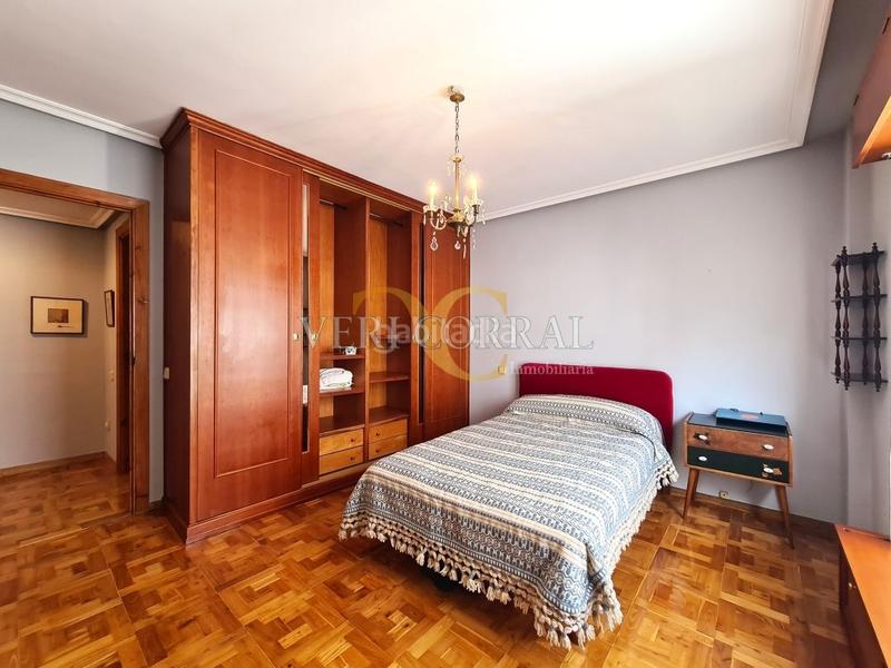 Foto 67aea777-8825-4c11-a78e-ce6544d8f5e8. Piso exclusiva espacioso piso junto a la plaza de la paz. en Oviedo