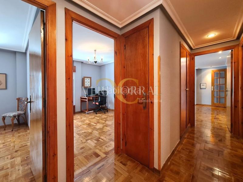 Foto 8b74221d-0cd1-4cbd-a212-5533bcae3388. Piso exclusiva espacioso piso junto a la plaza de la paz. en Oviedo