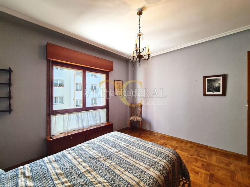 Foto b92c6f59-8a90-4655-9f92-ff1b15c600b3. Piso exclusiva espacioso piso junto a la plaza de la paz. en Oviedo