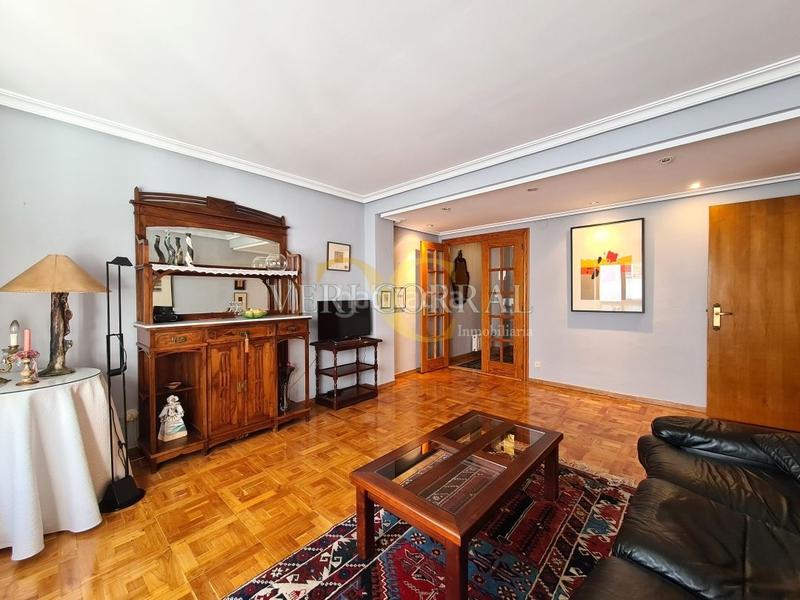 Foto cd4d93d9-b66b-40c0-9d0e-e251d1e291b7. Piso exclusiva espacioso piso junto a la plaza de la paz. en Oviedo