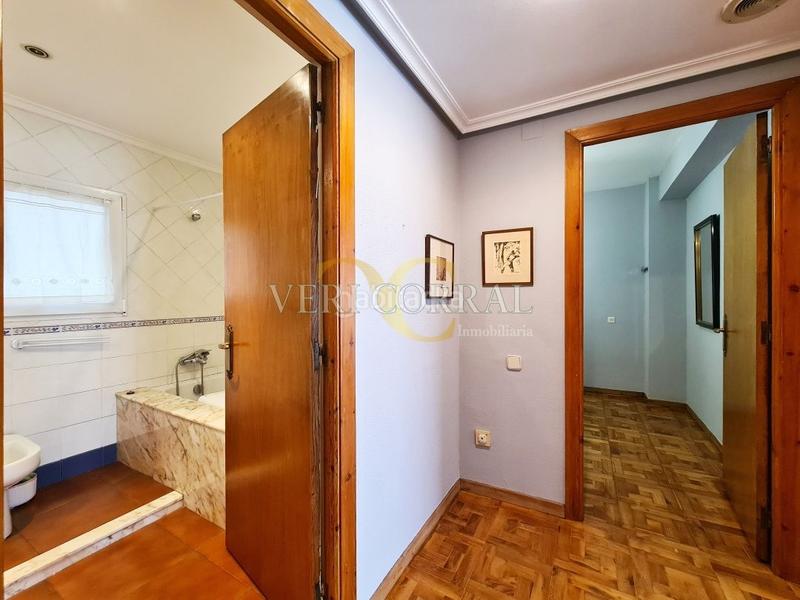 Foto e4f690ee-dd58-4172-a20d-8f6a4ac996e4. Piso exclusiva espacioso piso junto a la plaza de la paz. en Oviedo