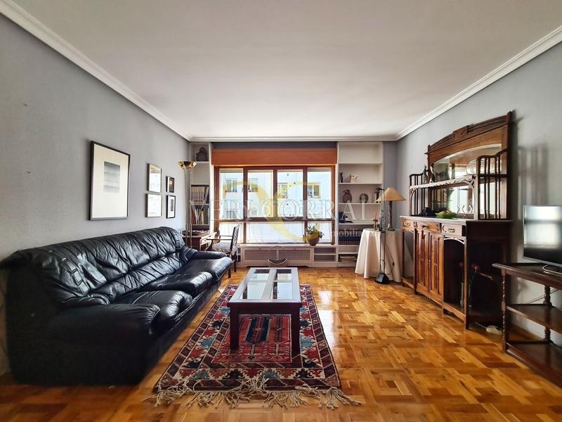 Foto ecb9da40-6ece-4fae-9545-451cbb3dc73d. Piso exclusiva espacioso piso junto a la plaza de la paz. en Oviedo