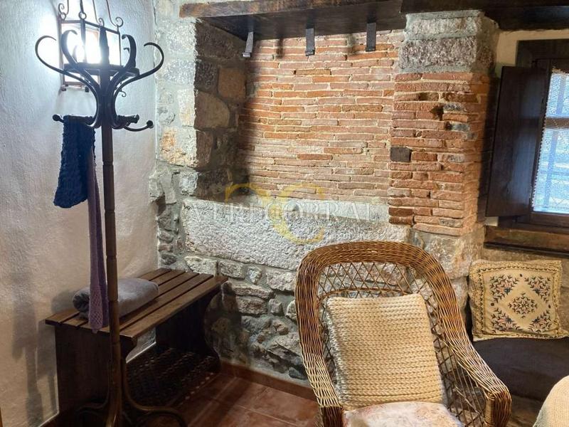 Foto 0d021fe7-ab43-4d47-9cd1-ab060edd58af. Édifice dans Peñamellera Baja