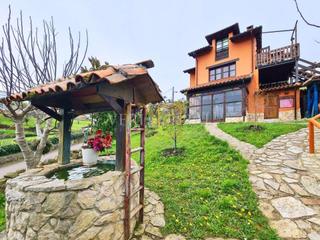 Xalet  Abeu. Exclusiva casa con jardín a 10 minutos de ribadesella.