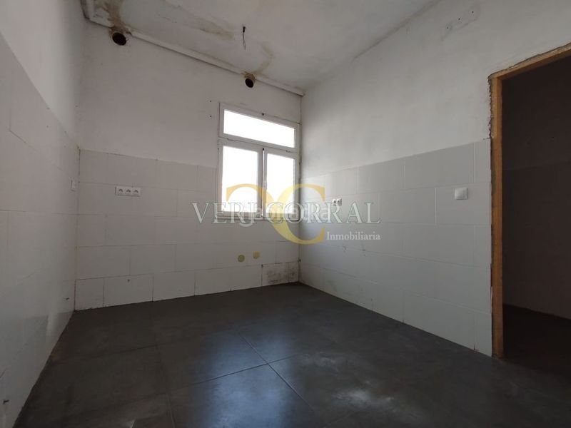 Foto ca31dc78-4967-4544-bd4d-d315976dace6. Local comercial a Centro Avilés