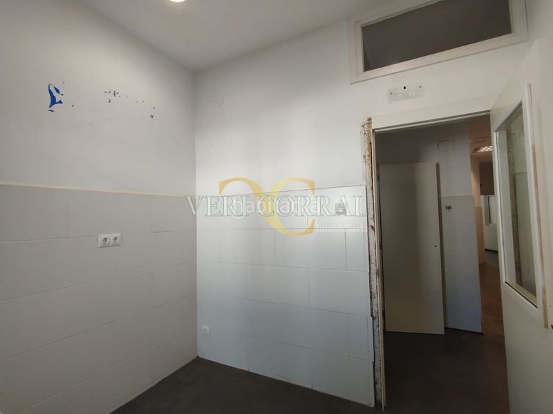 Foto f255f311-1314-4888-ba9b-c99b2cf2b3e0. Local comercial a Centro Avilés