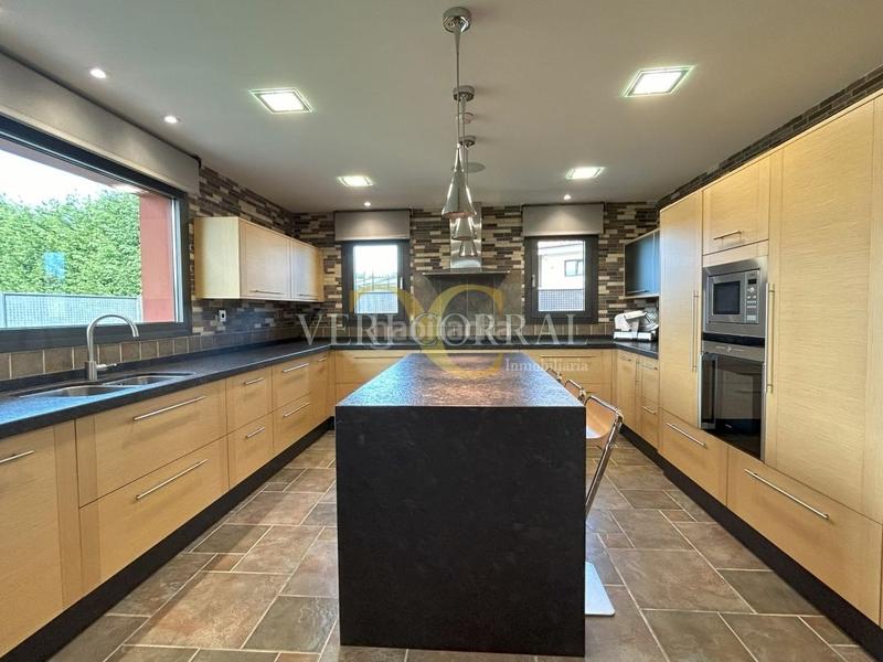 Foto 04da0c92-238b-45bf-b229-375541a0a322. Chalet exclusiva fantástico chalet en mareo. en Leorio Gijón