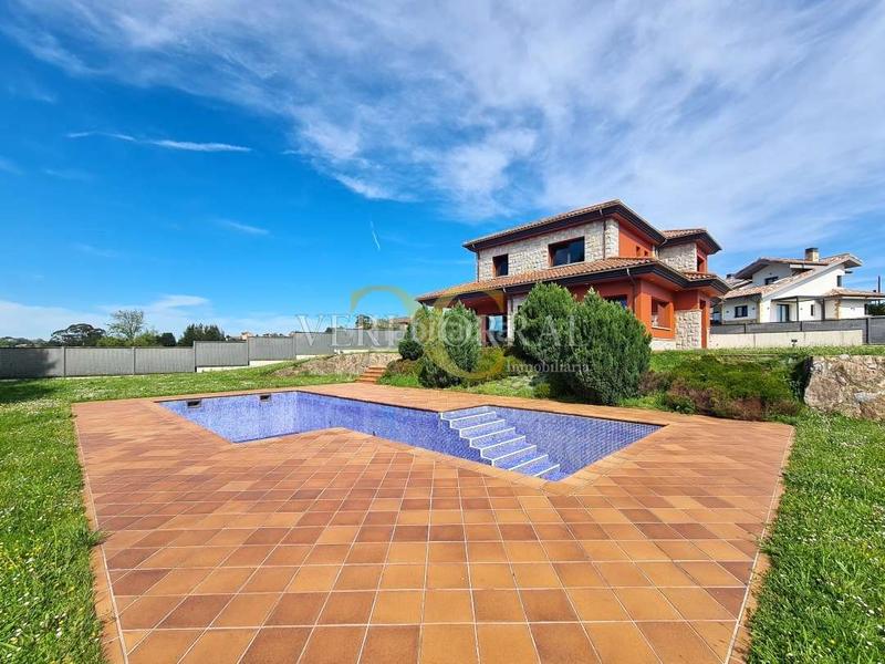 Foto 082633a3-64ac-4ac8-8db6-9abb3b5119ec. Chalet exclusiva fantástico chalet en mareo. en Leorio Gijón