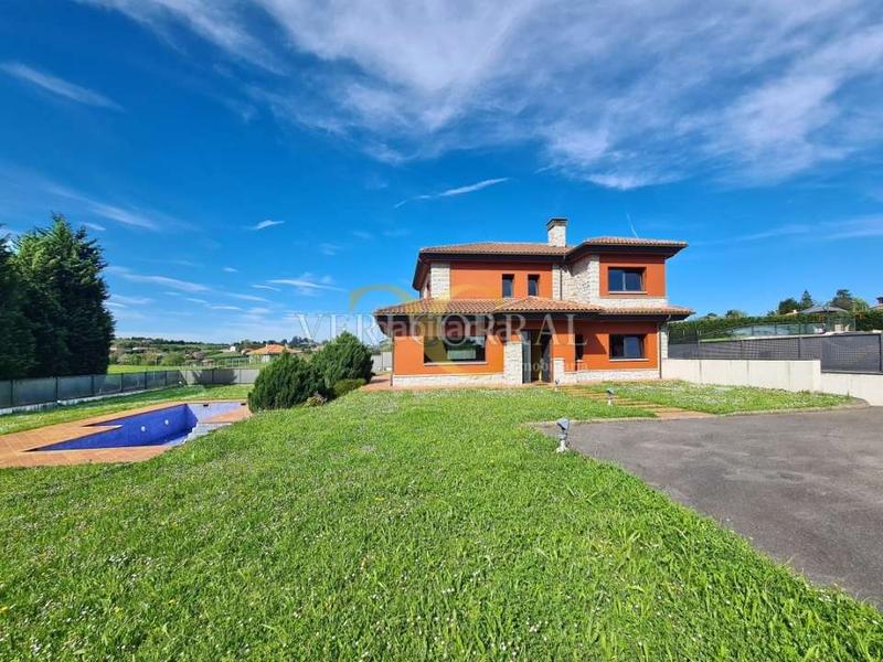 Foto 0874f678-fa90-42a7-a93f-ca73a02224da. Chalet exclusiva fantástico chalet en mareo. en Leorio Gijón