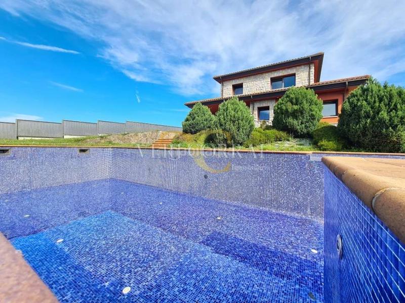 Foto 14b18474-f0b9-4197-be3a-ce3c5f72e2c6. Chalet exclusiva fantástico chalet en mareo. en Leorio Gijón