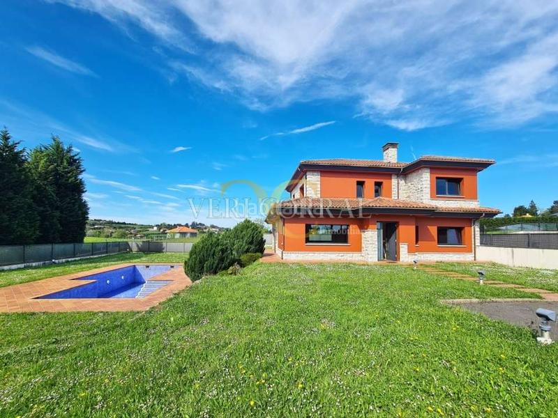 Foto 2ff3701b-a6ff-4ffe-9d28-461e3283b9b1. Chalet exclusiva fantástico chalet en mareo. en Leorio Gijón