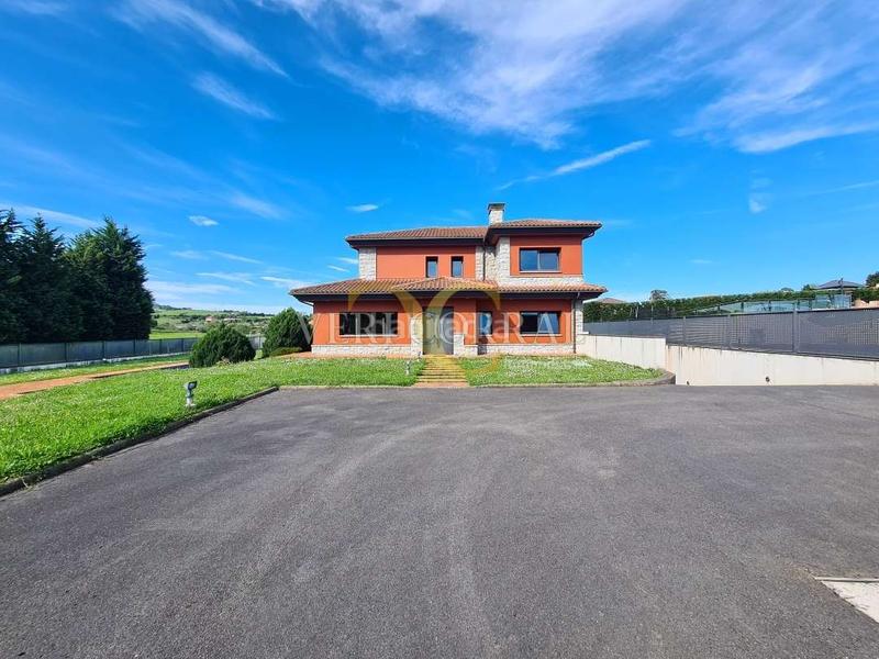 Foto 363131ae-b6a4-450a-8e32-57288197d277. Chalet exclusiva fantástico chalet en mareo. en Leorio Gijón