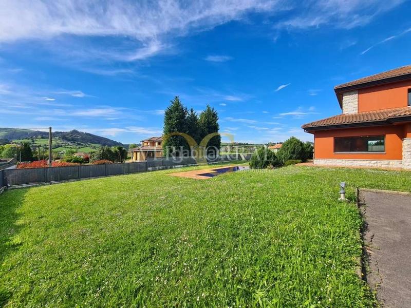 Foto 49b6488e-0d3d-4df2-8f67-93d36a2d96b8. Chalet exclusiva fantástico chalet en mareo. en Leorio Gijón