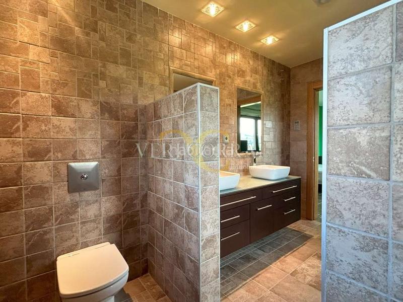 Foto 49c7609a-416d-4ad5-8a59-8f240b532fc3. Chalet exclusiva fantástico chalet en mareo. en Leorio Gijón